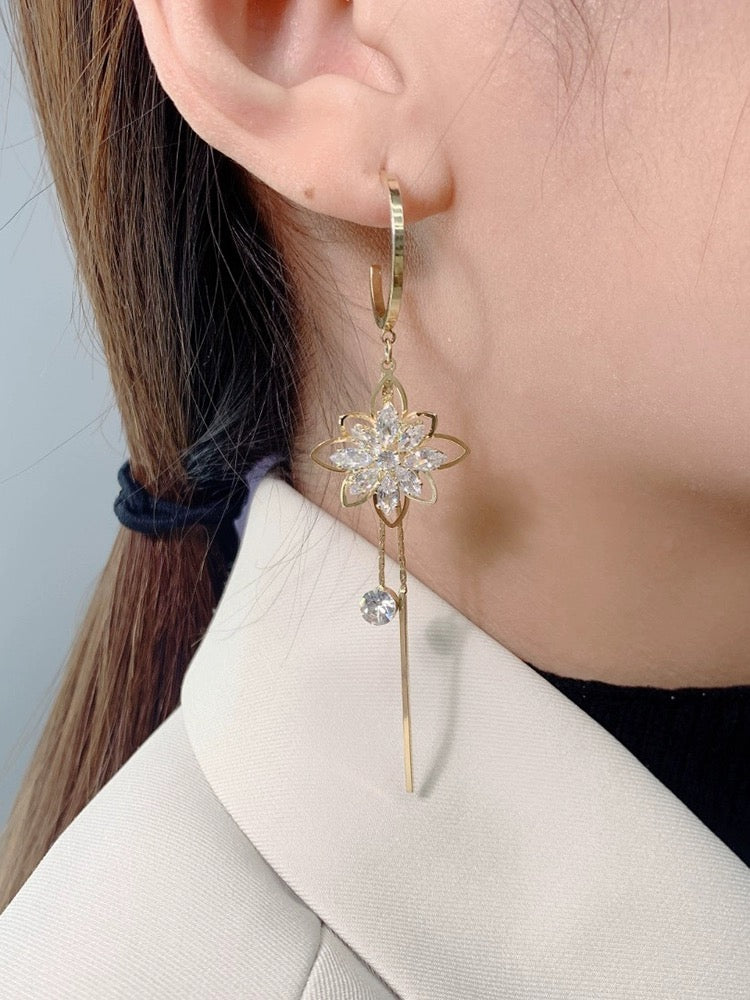 E1011  Long Flower Dangle Earrings