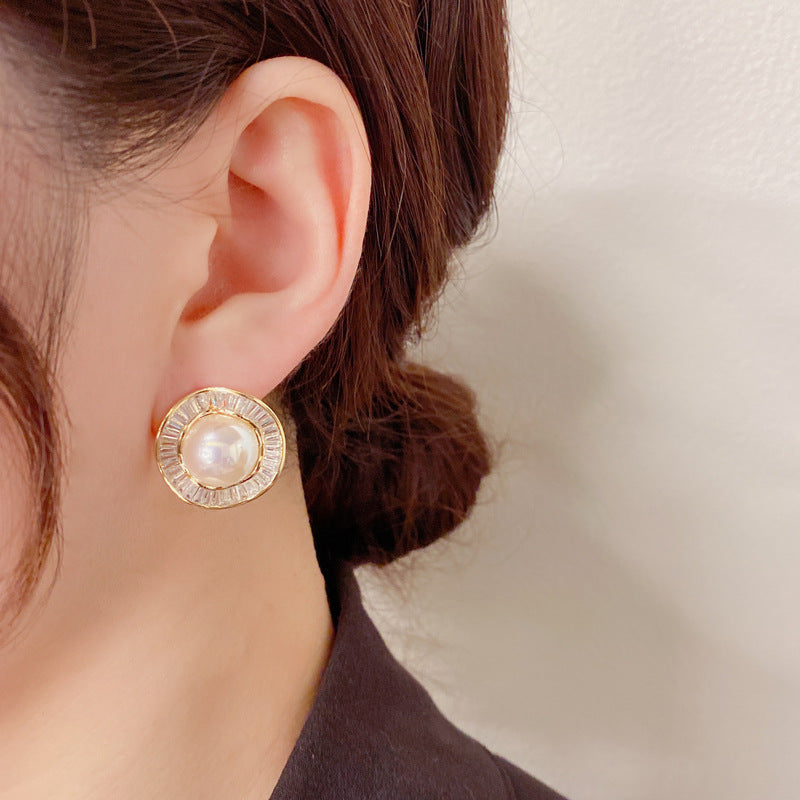 E1004 Irregular round pearl earrings