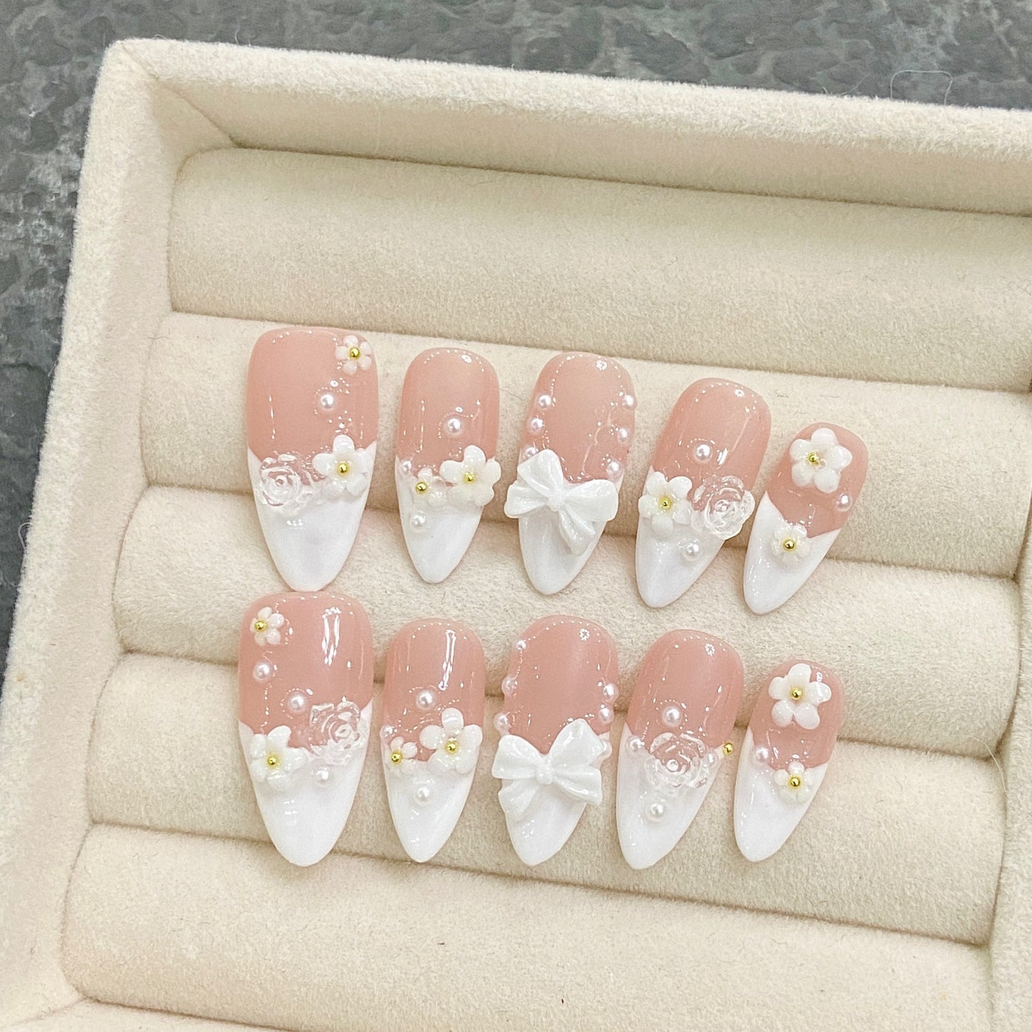 A129 White flowers almond shape press on nails