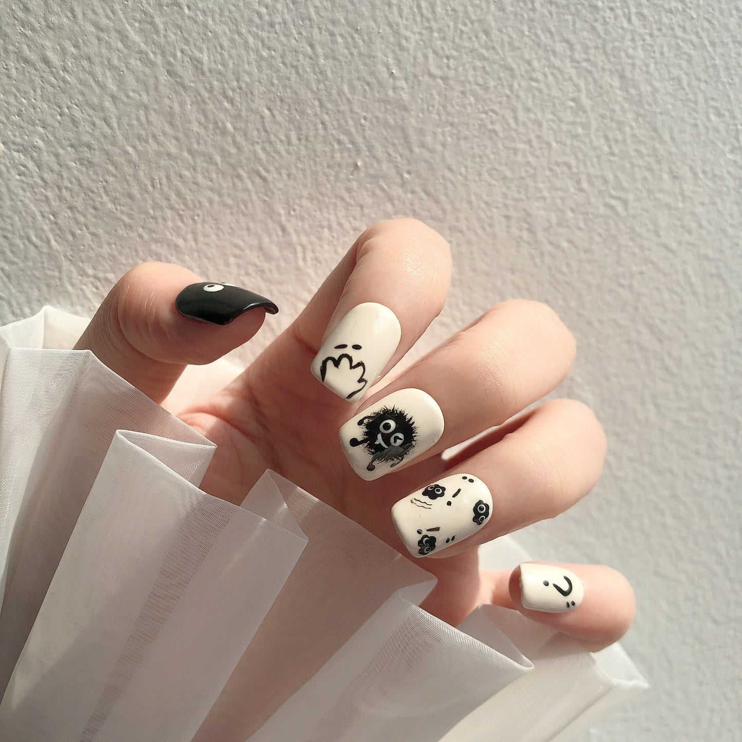 A44 Cute Cartoon Super Short Press on Nails for Women+Application Kit