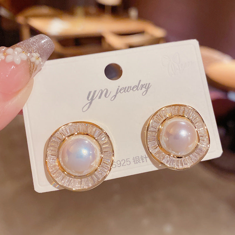 E1004 Irregular round pearl earrings