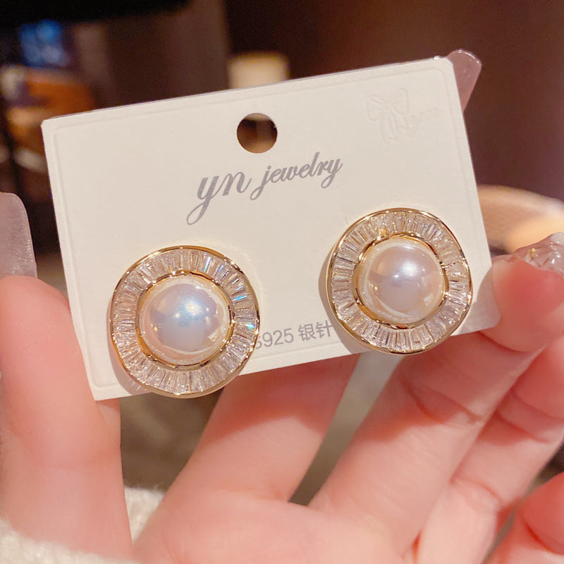 E1004 Irregular round pearl earrings